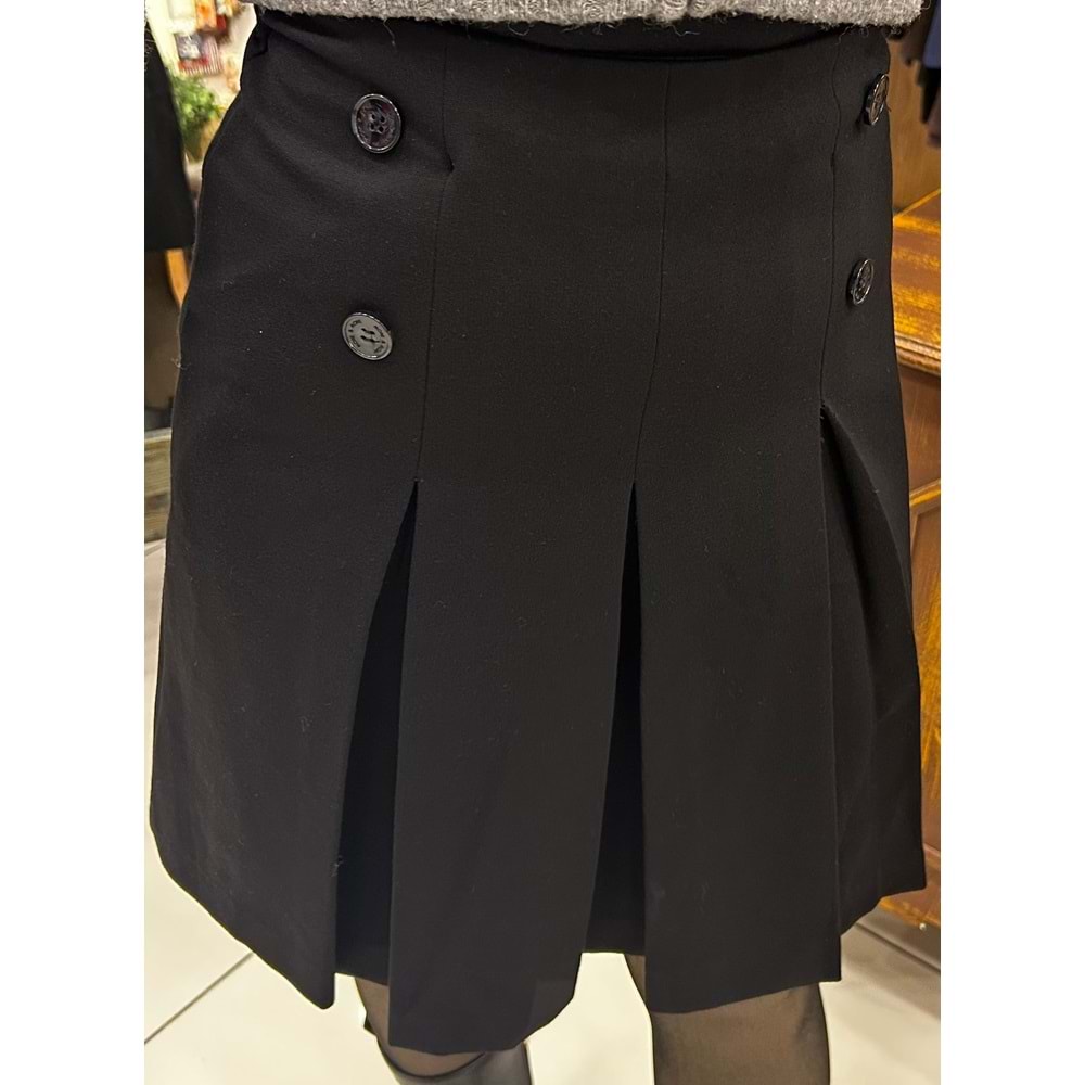 More More Kısa Etek