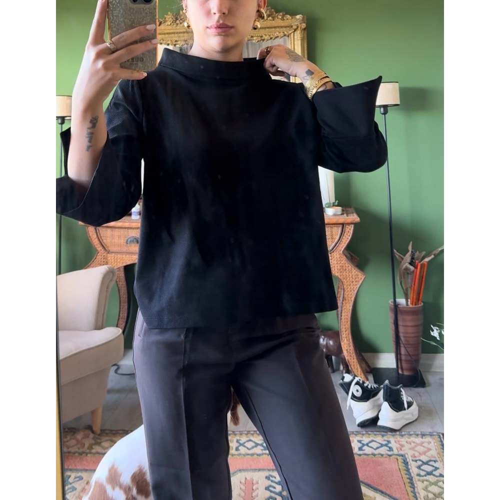 Dik Yaka Katlamalı Kol Bluz