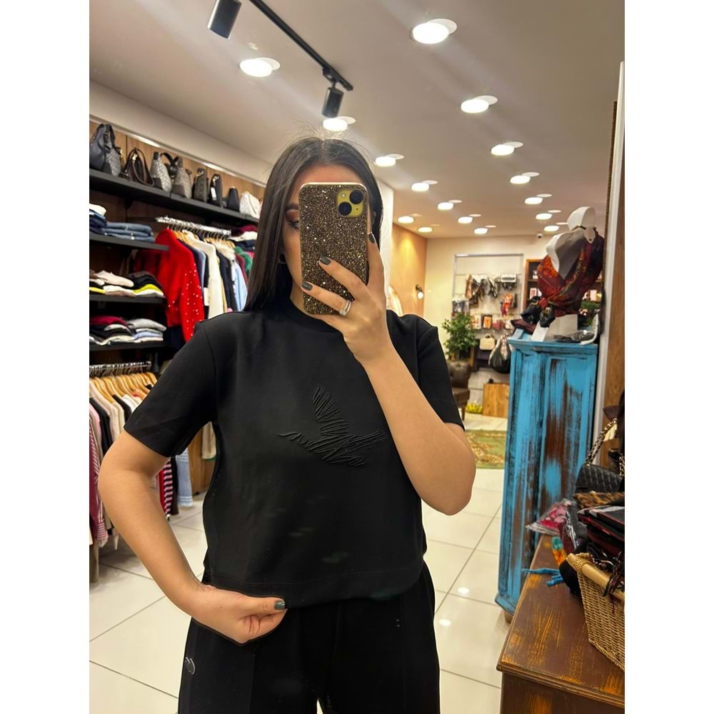 Kısa kol Önden Nakışlı Tşört