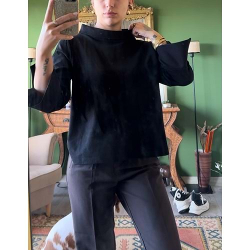 Dik Yaka Katlamalı Kol Bluz