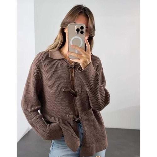 Üç Düğmeli Hırka